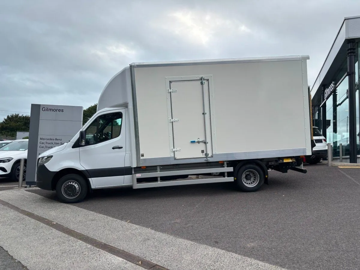Mercedes-Benz Sprinter 519 Luton Box Body - Image 2