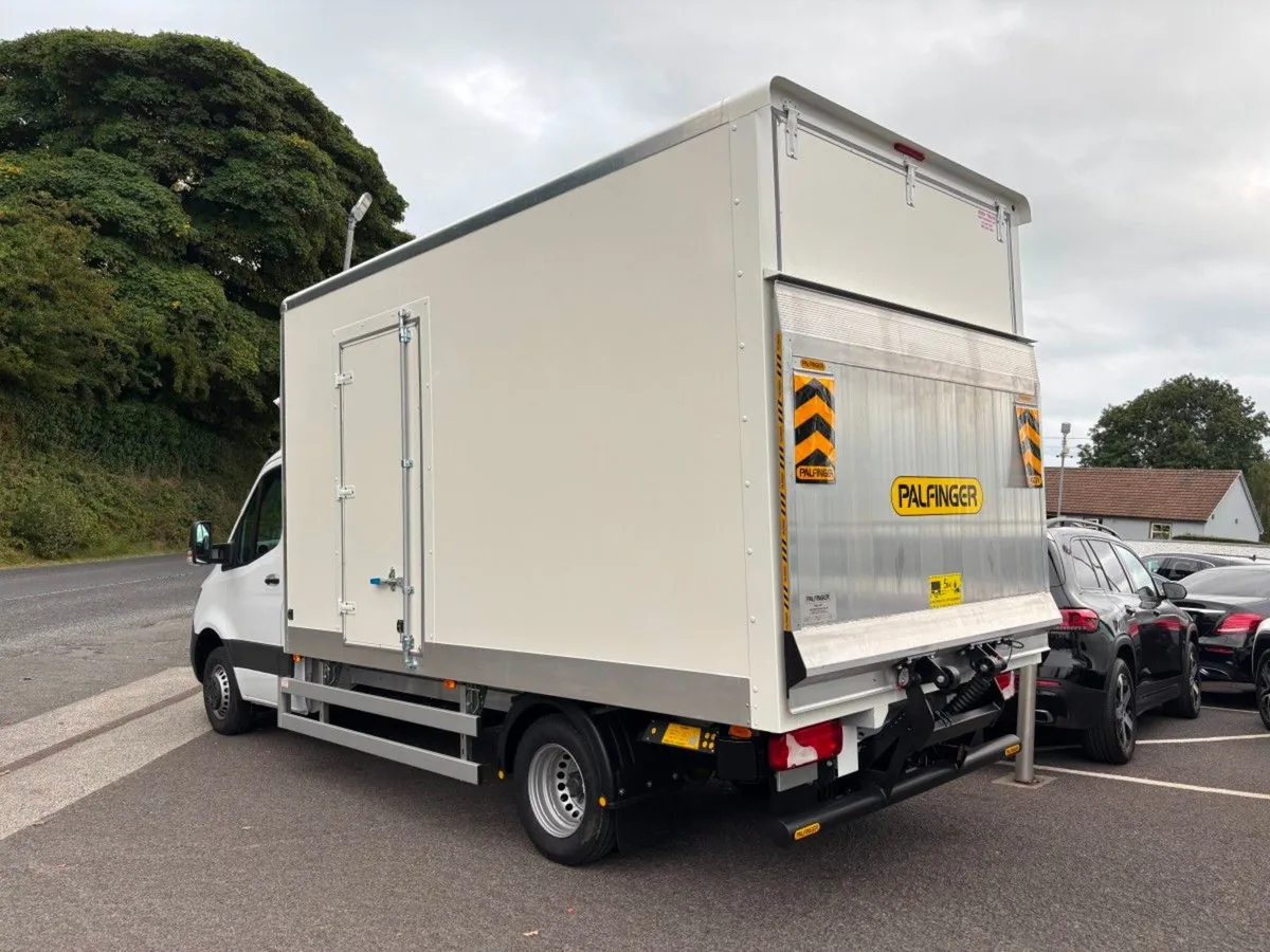 Mercedes-Benz Sprinter 519 Luton Box Body - Image 3