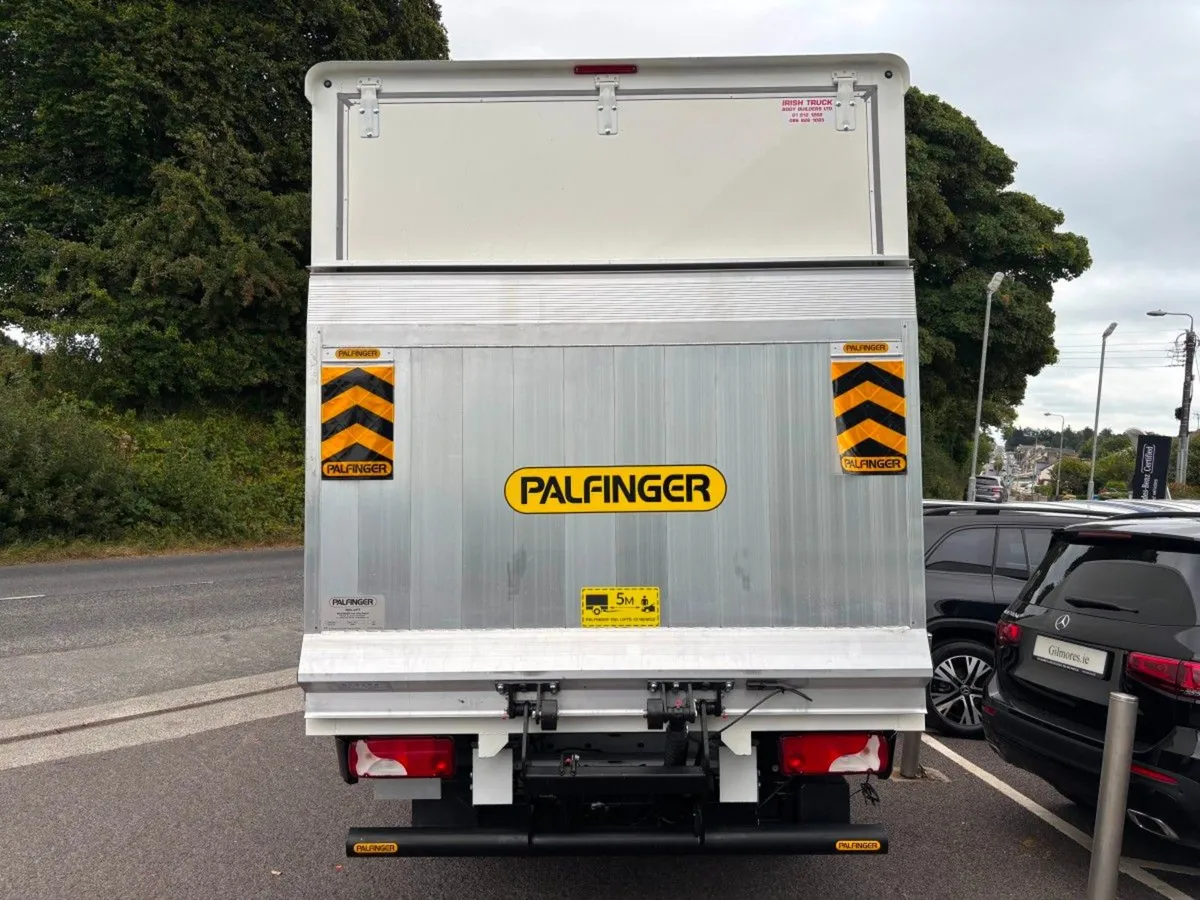 Mercedes-Benz Sprinter 519 Luton Box Body - Image 4