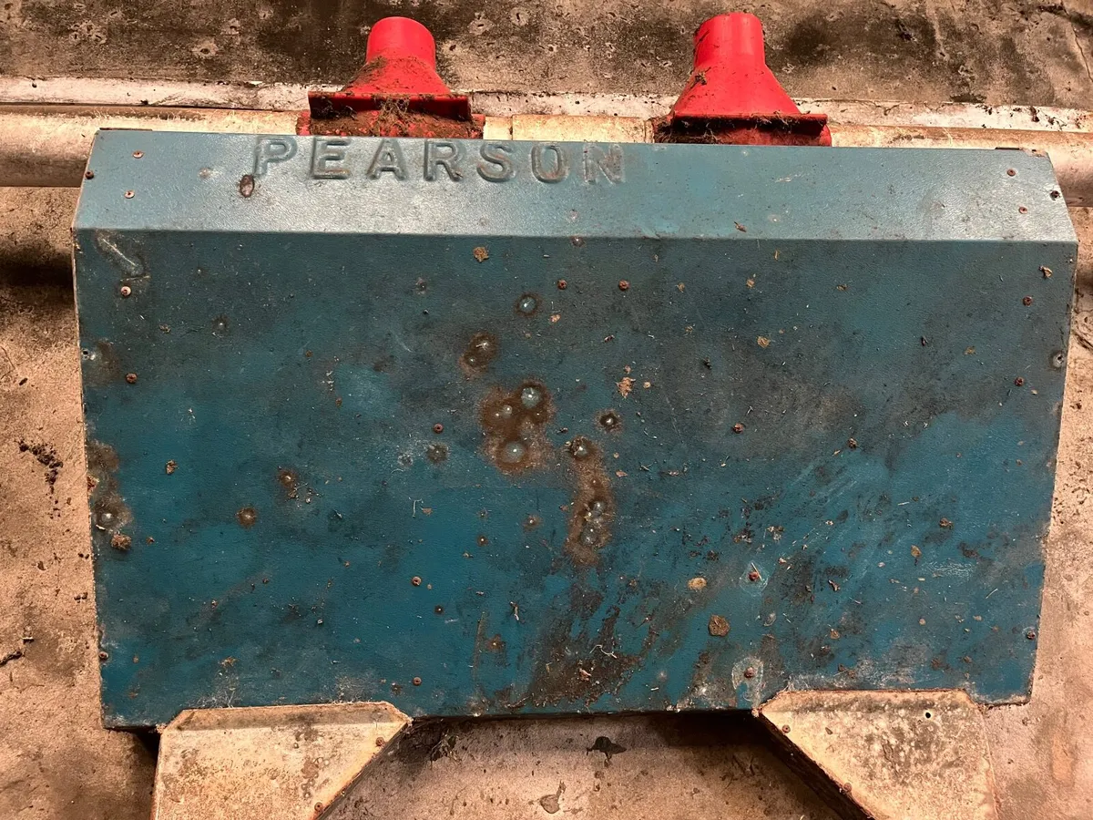 Pearson Compressed Air Feeders - Image 1