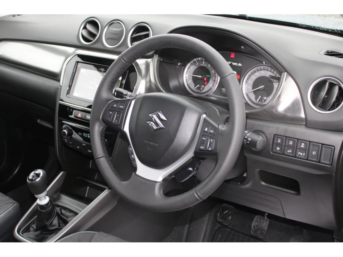 Suzuki Vitara 1.4 Hybrid SZ5 All Grip *NOW WITH €3 - Image 3