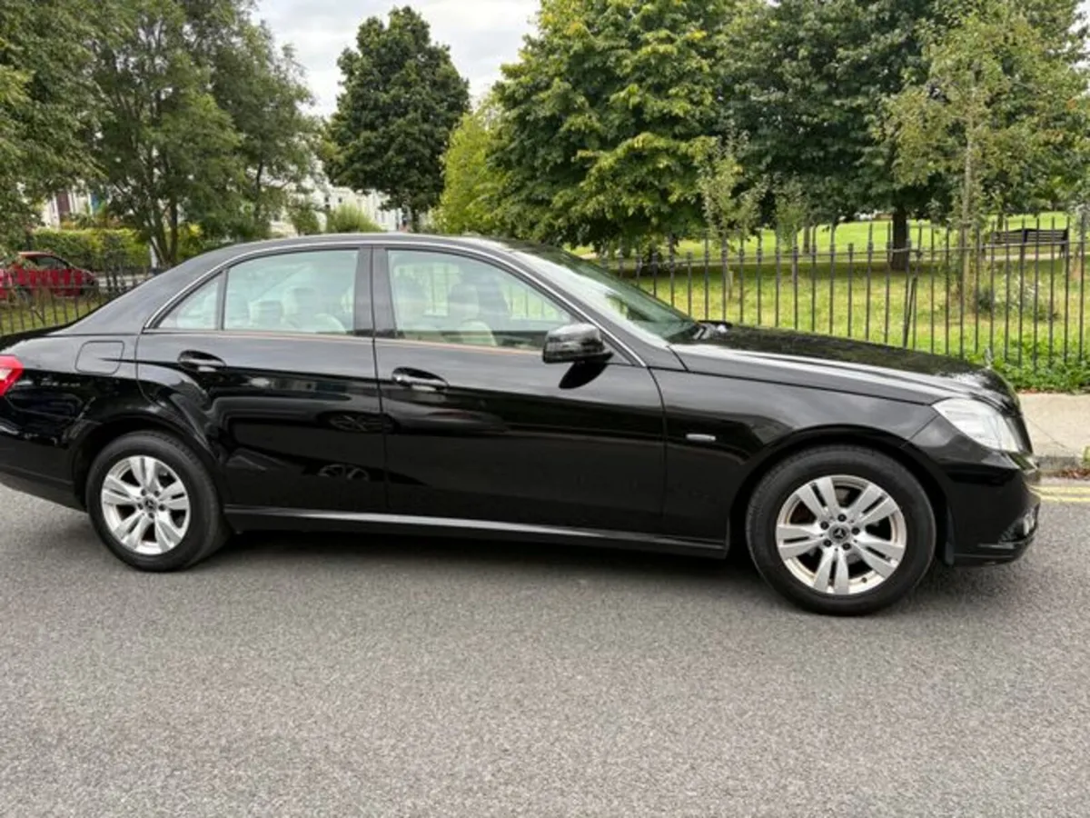 Mercedes-Benz E-Class E 220 CDI BE SE 4DR Auto - Image 2