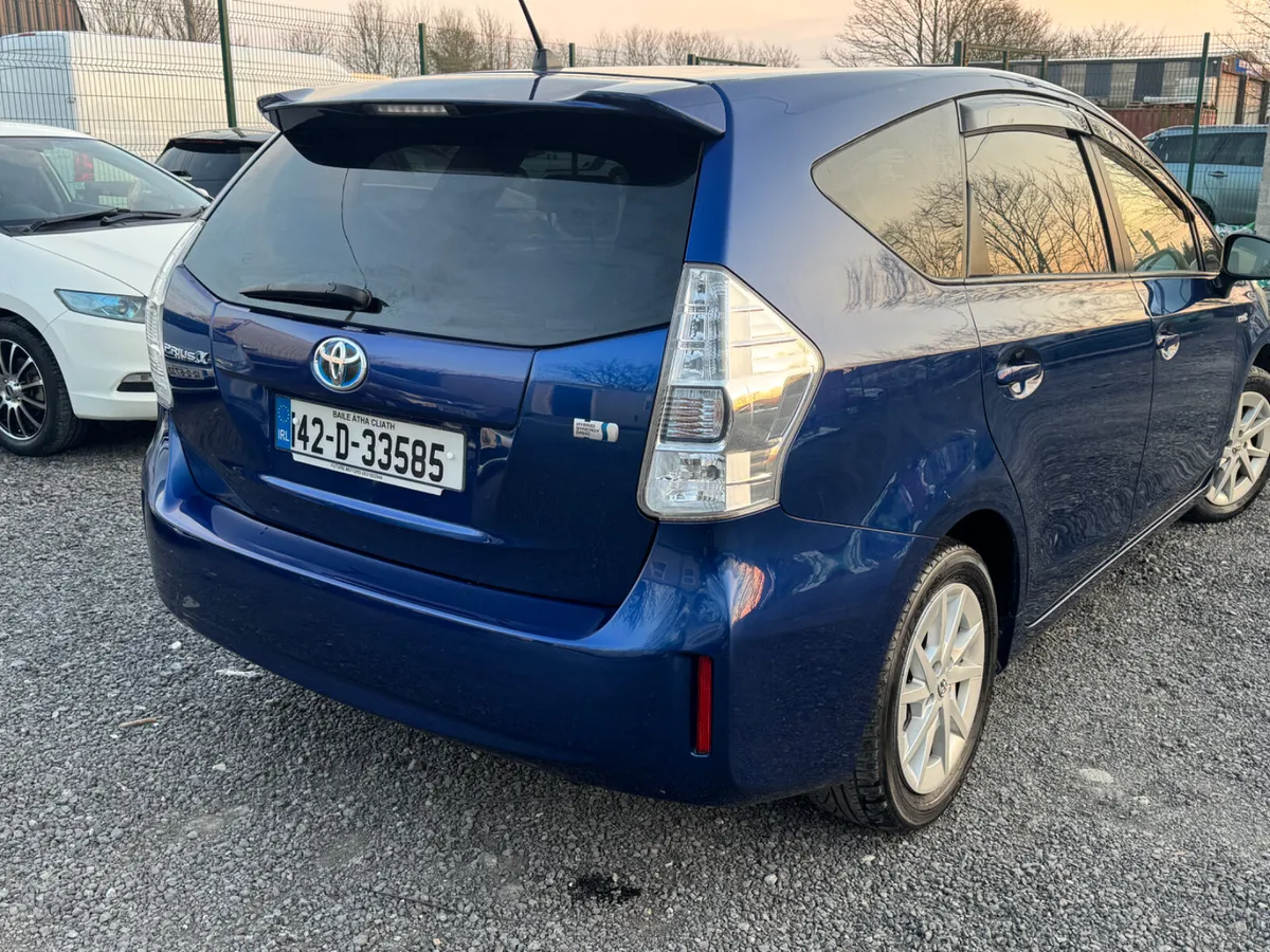 Toyota Prius Alpha  2014 fully automatic - Image 4