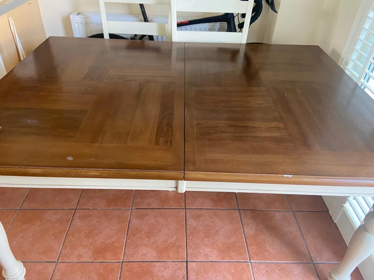Kitchen table - Image 1