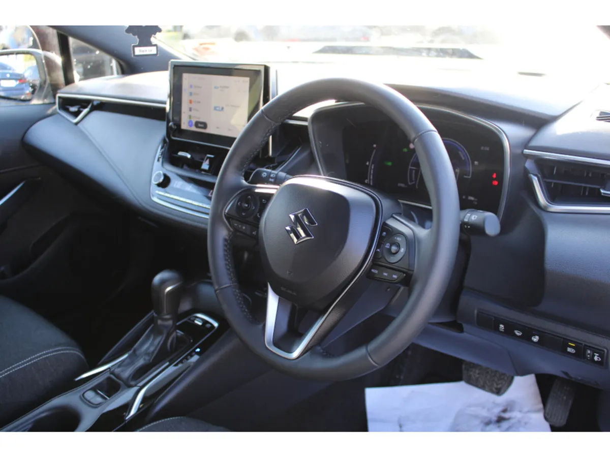 Suzuki Swace 1.8 HYBRID MOTION CVT - Image 2