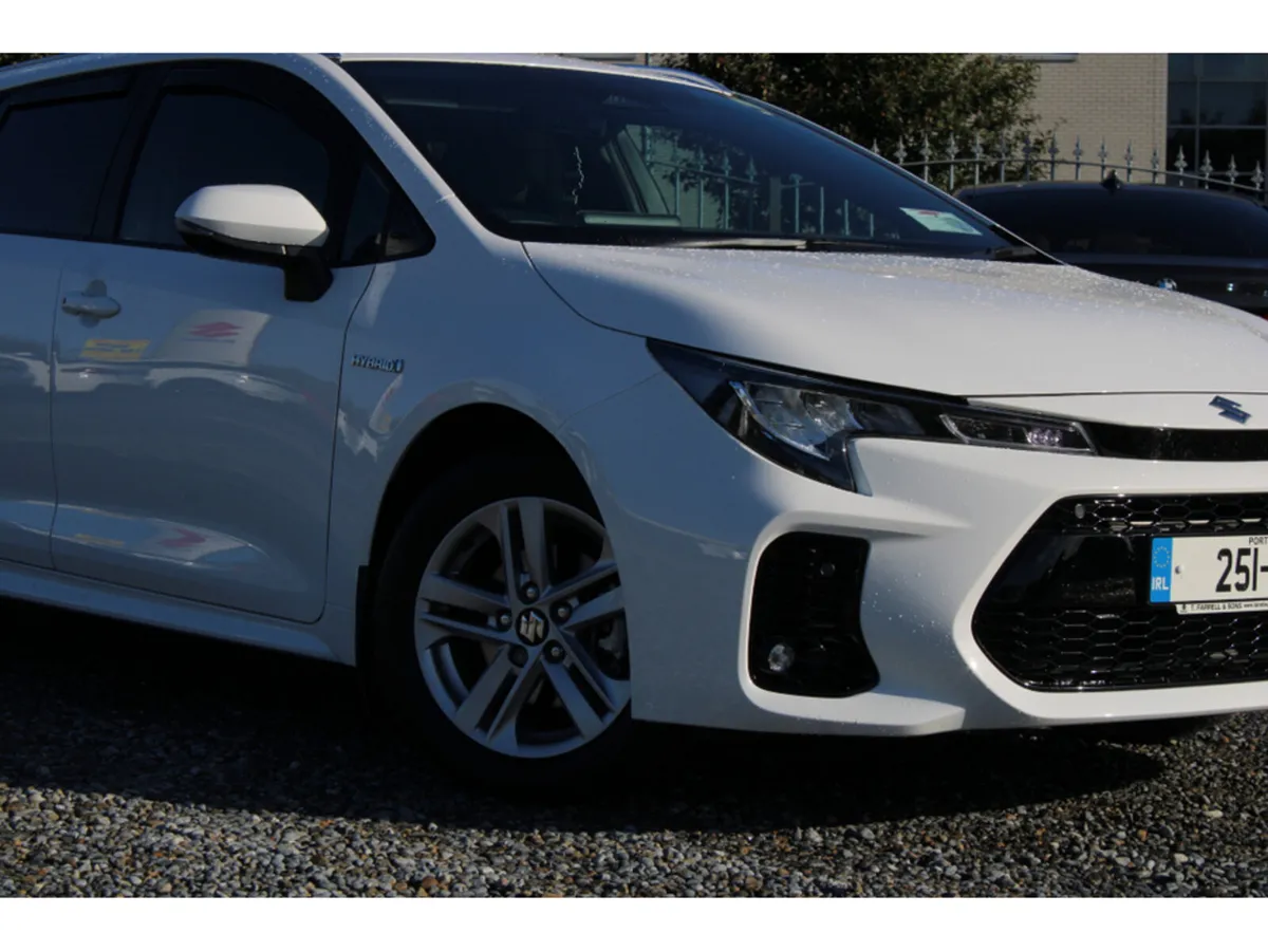 Suzuki Swace 1.8 HYBRID MOTION CVT - Image 3