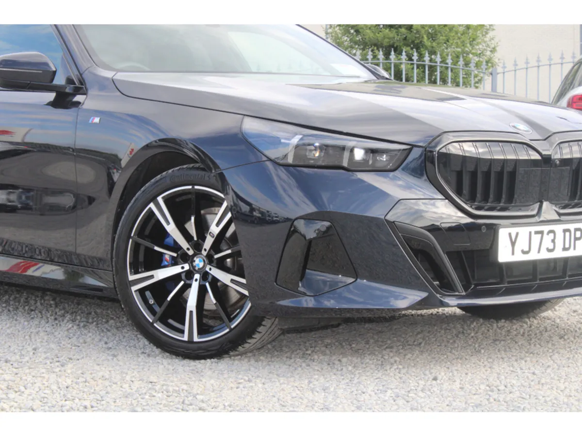 BMW 5-Series 520i M SPORT PRO AUTO *Pro, Tech and - Image 3