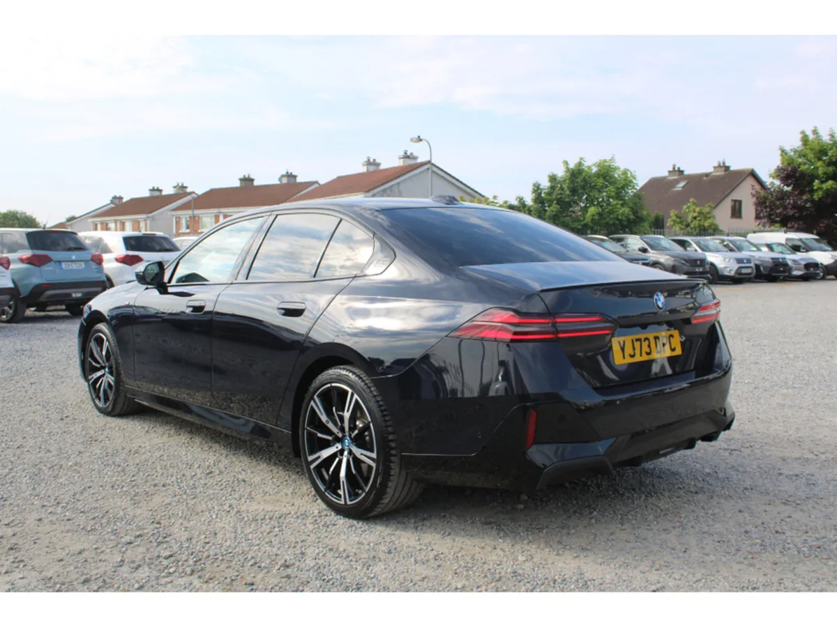 BMW 5-Series 520i M SPORT PRO AUTO *Pro, Tech and - Image 4