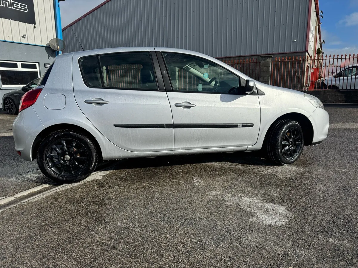Renault Clio - Image 2