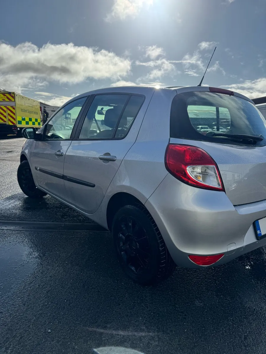 Renault Clio - Image 4