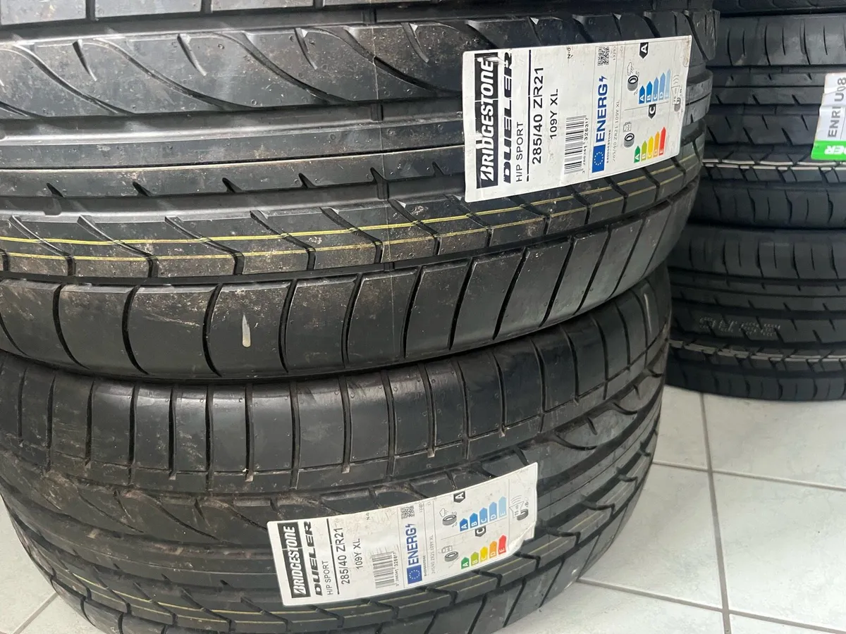 285-40-21 Bridgestone €80 - Image 1
