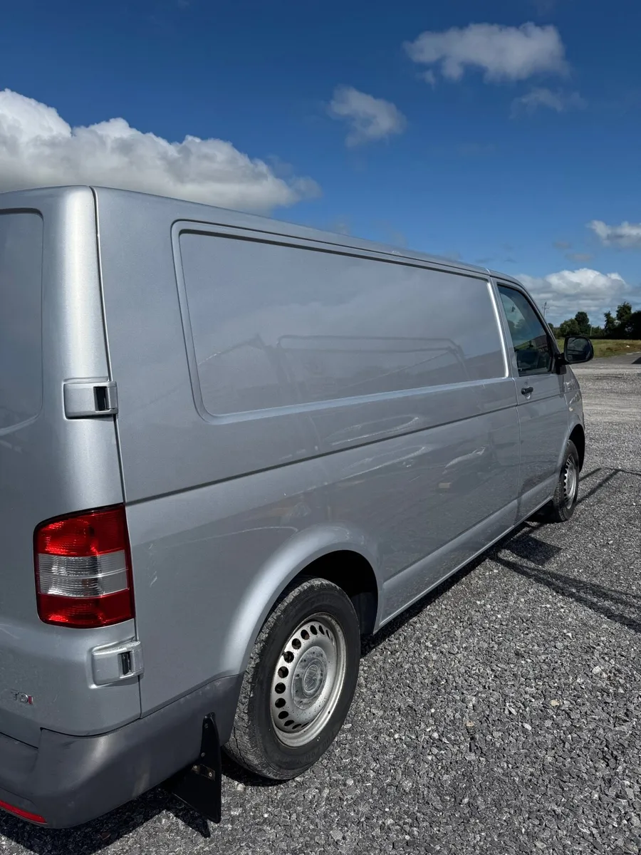 Volkswagen Transporter 2.0D 2012 - Image 2