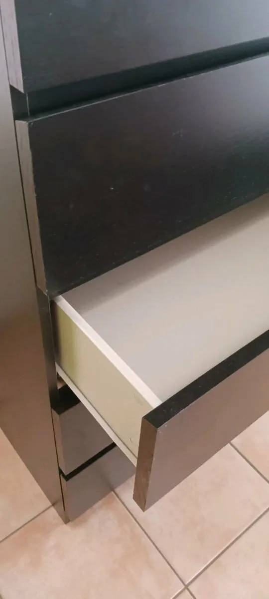 Chest of drawers - Image 2