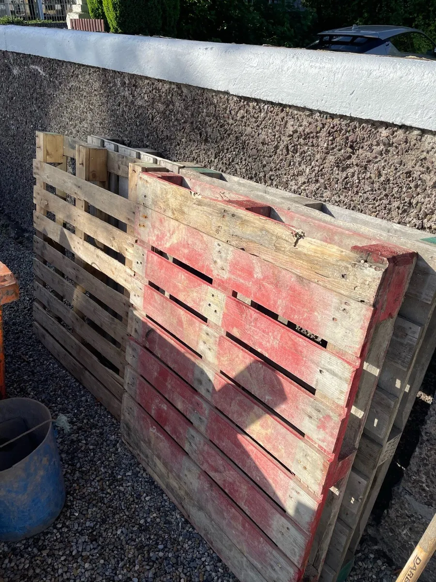10 wooden pallets for collection - Image 1