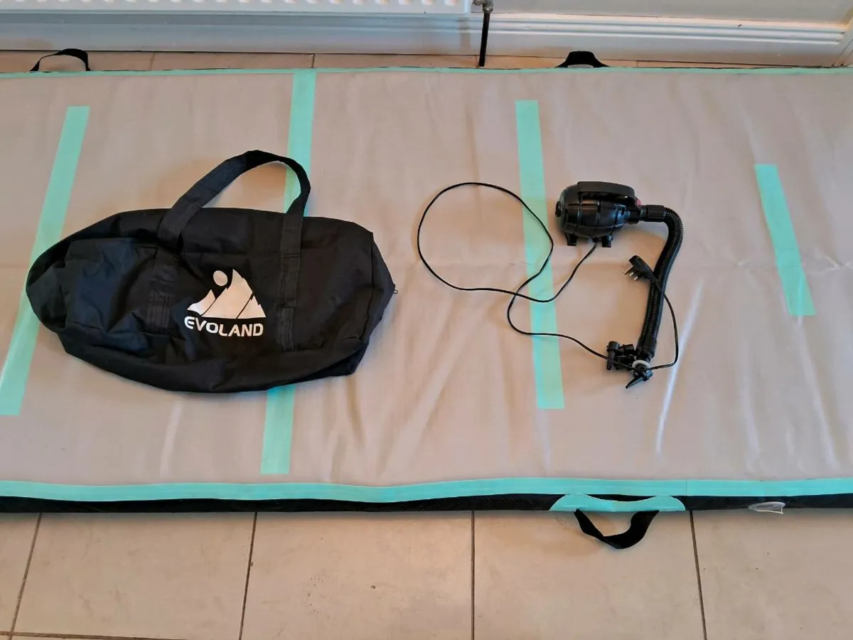 EVOLAND 3M Inflatable Air Tumbling Gymnastics Mat - Image 2