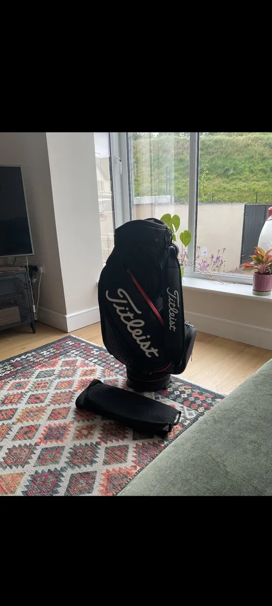 Titleist Midsize Tour Bag - Image 1