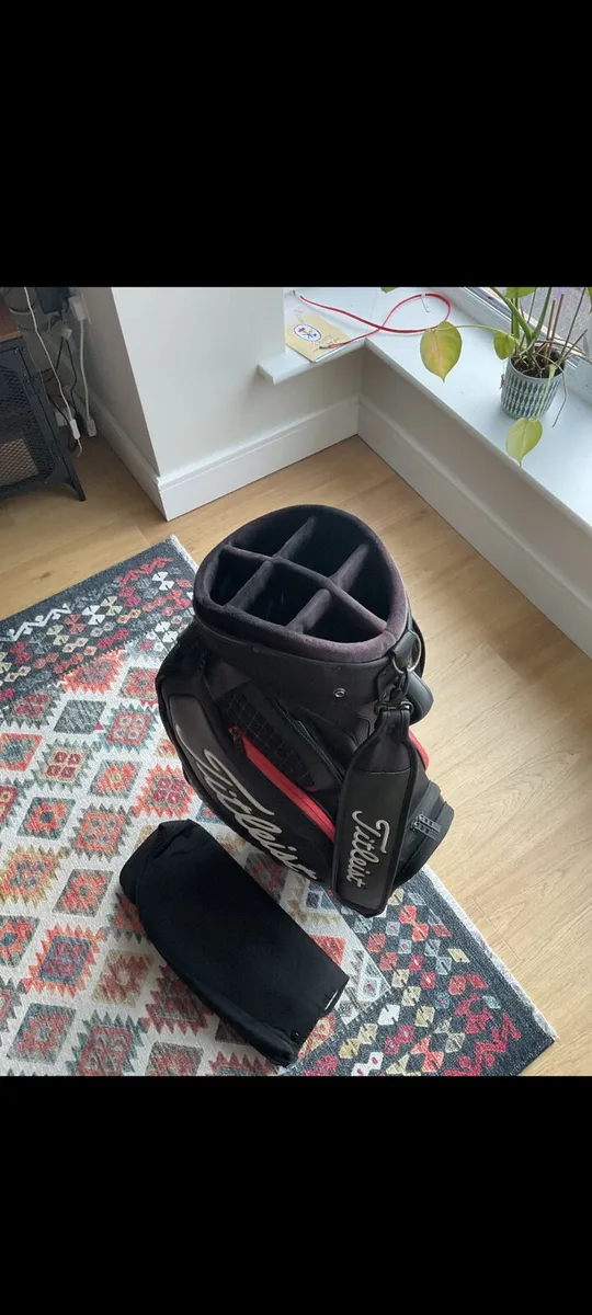 Titleist Midsize Tour Bag - Image 3