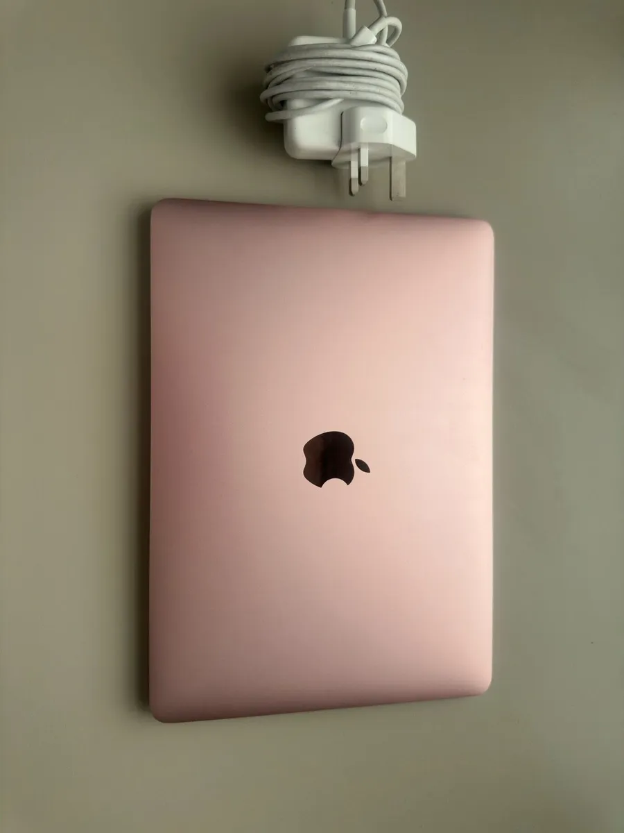 2017 MacBook Air Rose Gold - Image 2