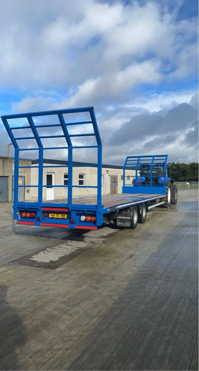 Bale trailer - Image 1