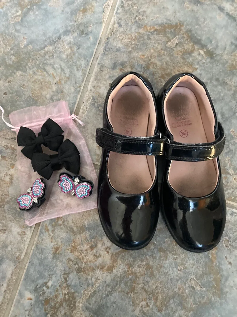 Girls shoes and boots - Image 1