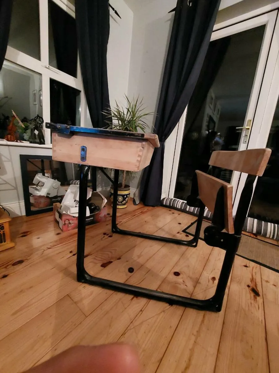 Old school desks - Image 1