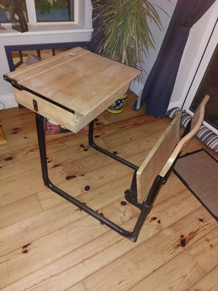 Old school desks - Image 2