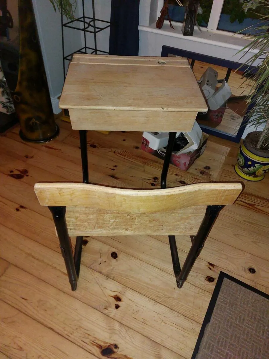Old school desks - Image 3