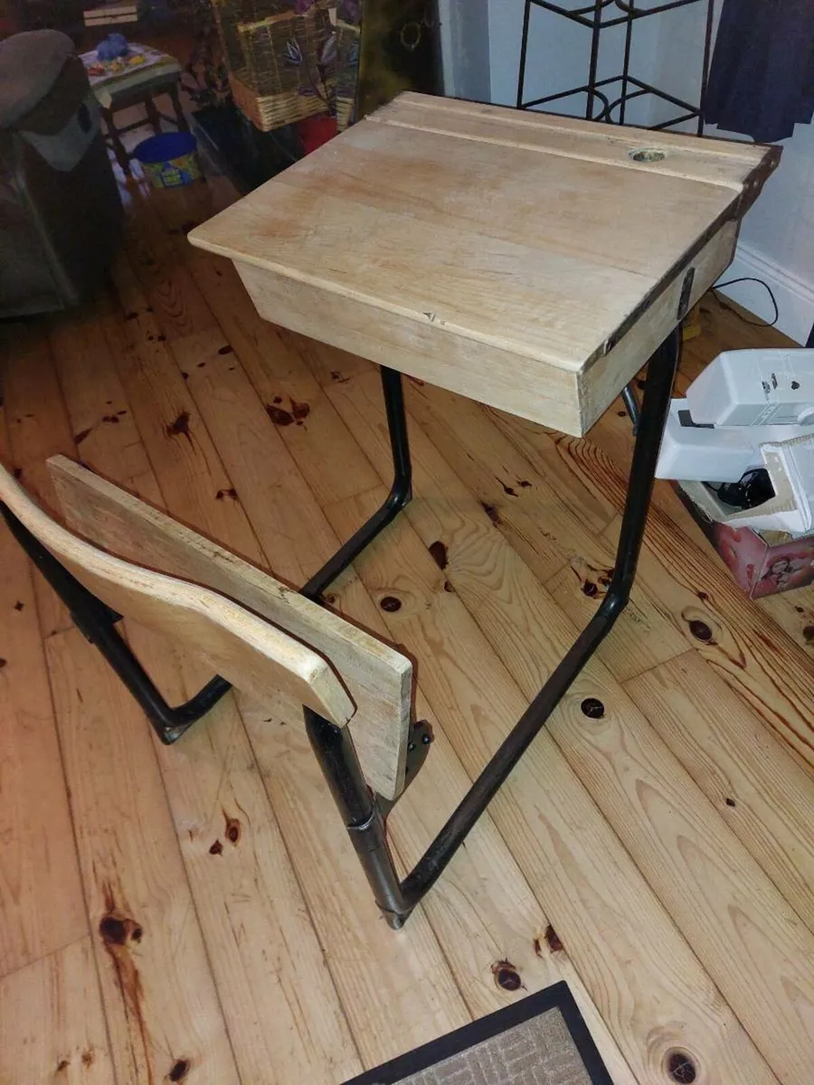 Old school desks - Image 4
