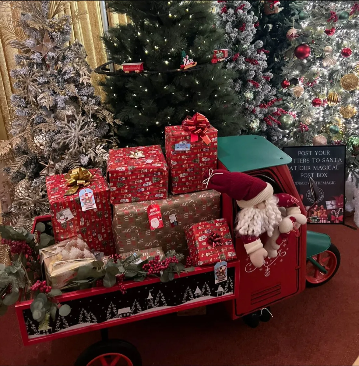 Santa truck display Christmas - Image 3