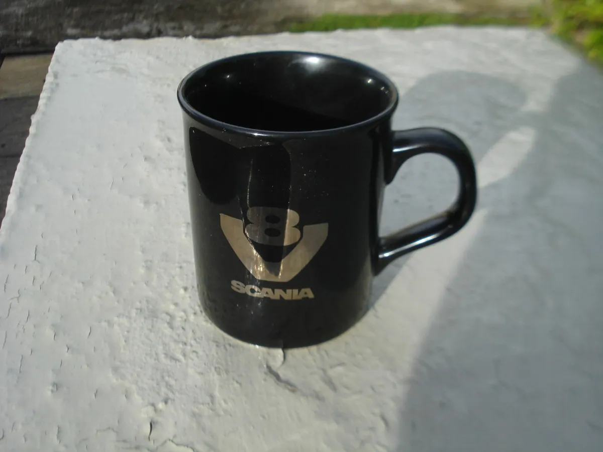 SCANIA V-8 TRUCK BLACK MUG. - Image 1