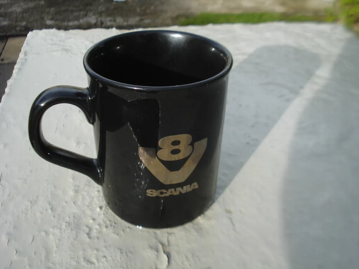 SCANIA V-8 TRUCK BLACK MUG. - Image 2