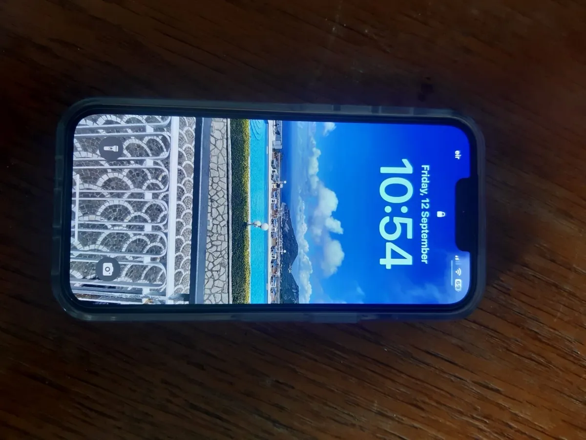 iPhone 14 - Image 2