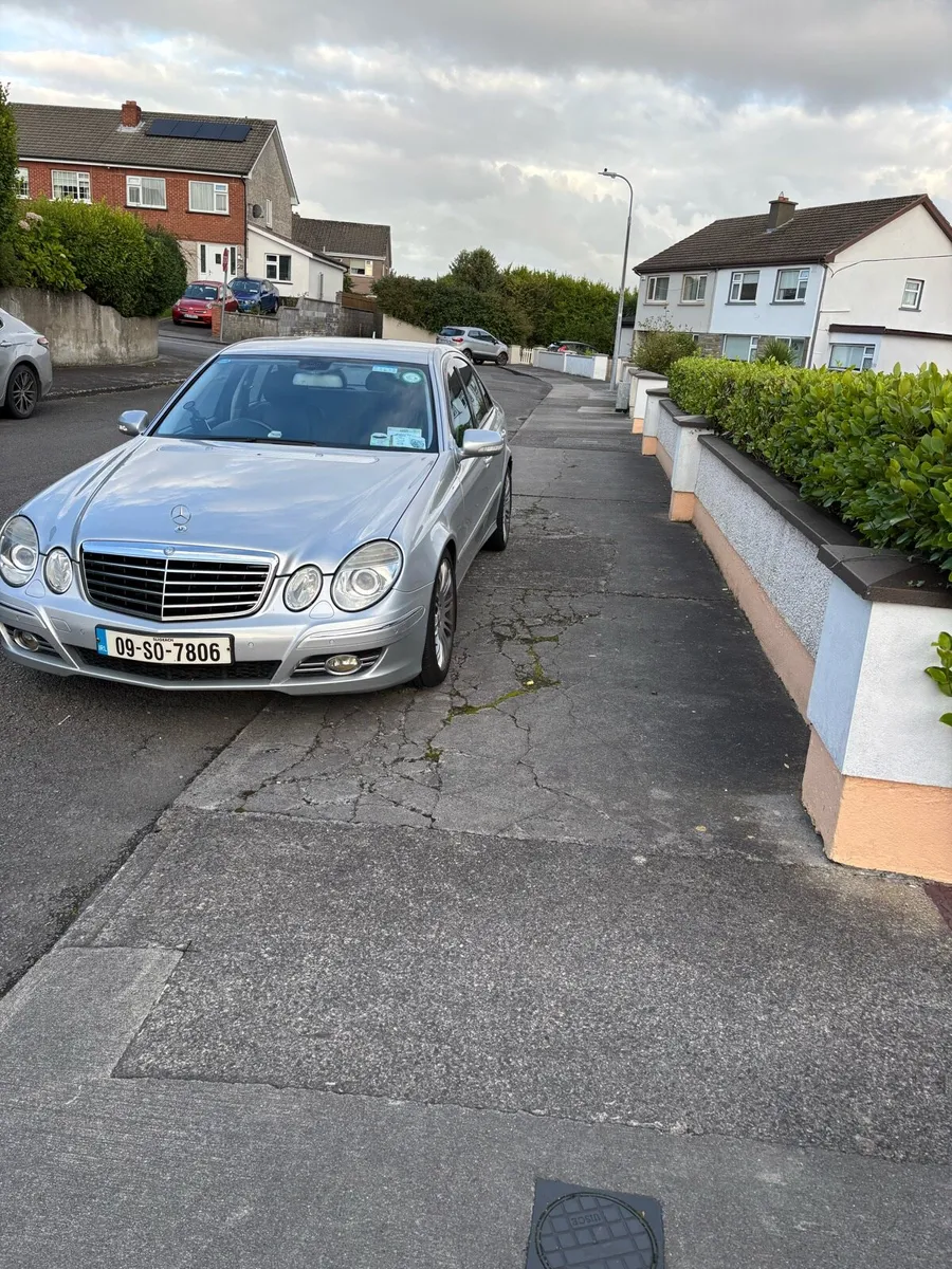 Mercedes E320 - Image 2