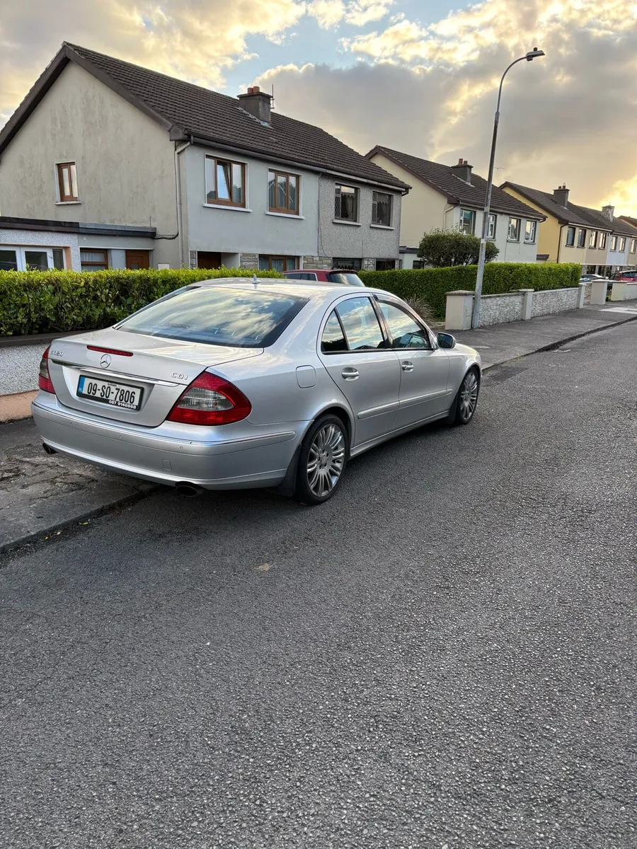 Mercedes E320 - Image 3
