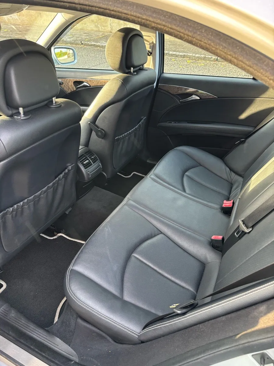 Mercedes E320 - Image 4