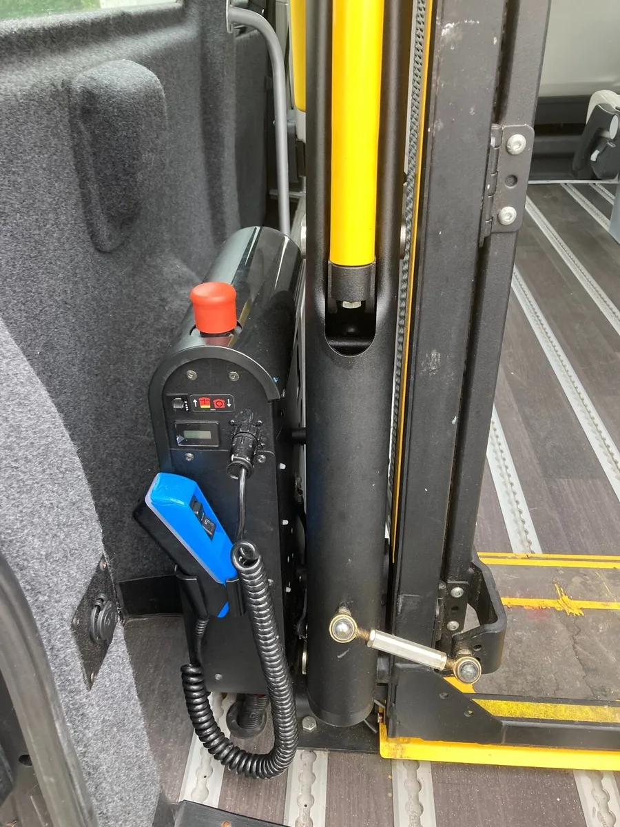 Wheelchair Lift - Image 4