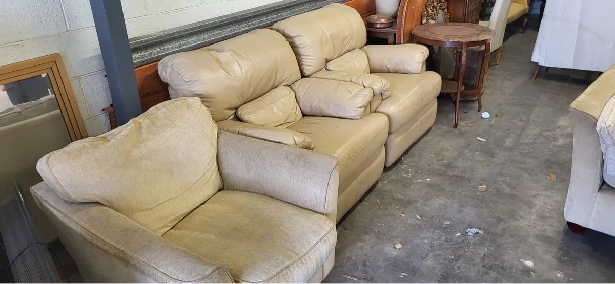 Sofas for Free - Image 2