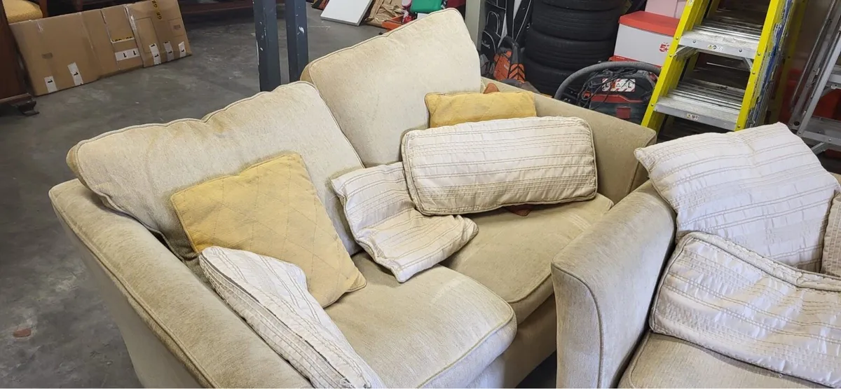 Sofas for Free - Image 3