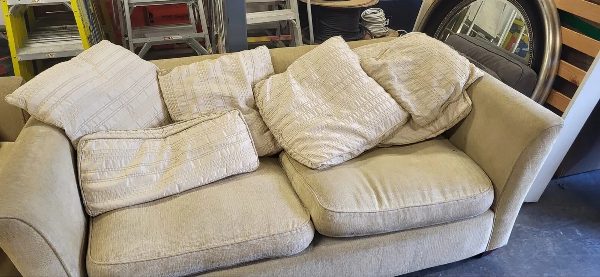 Sofas for Free - Image 4