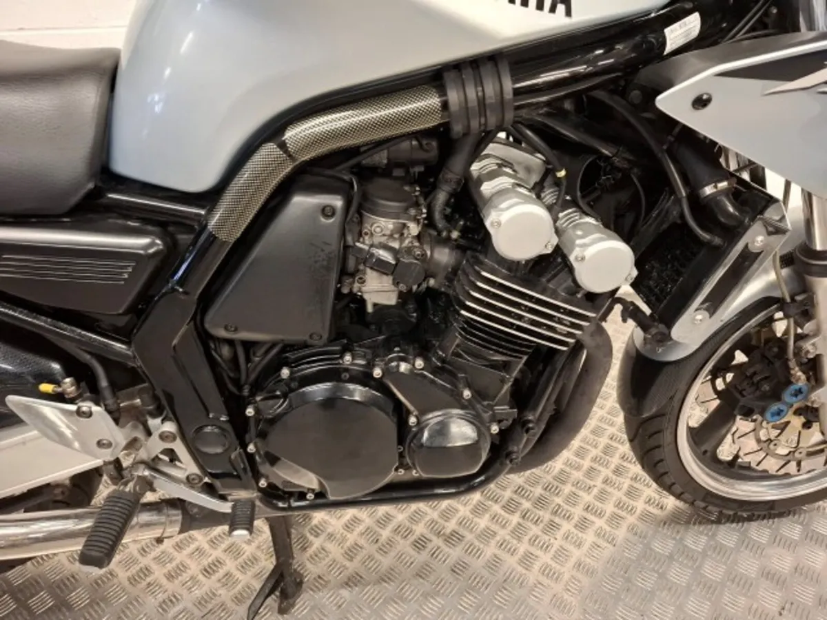 YAMAHA Fazer 600 2002 - Image 4