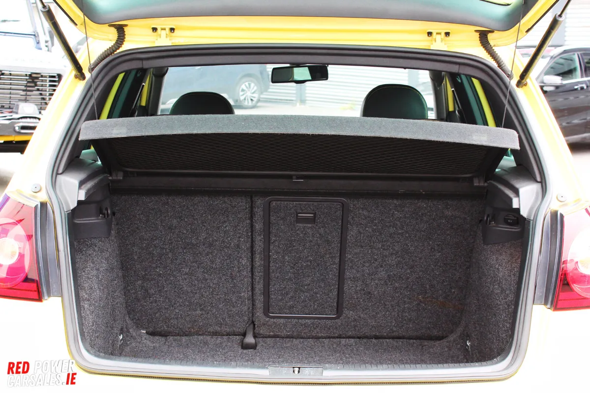 Volkswagen Golf Pirelli ED Gti. 2.0 Petrol - Image 4