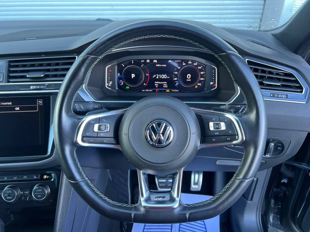 Volkswagen Tiguan R-LINE 4MOTION 2.0 TDI AUTO // D - Image 4