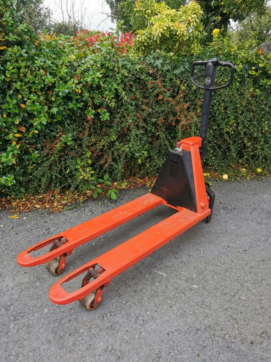Toyota Electric Pallet Truck - Image 1