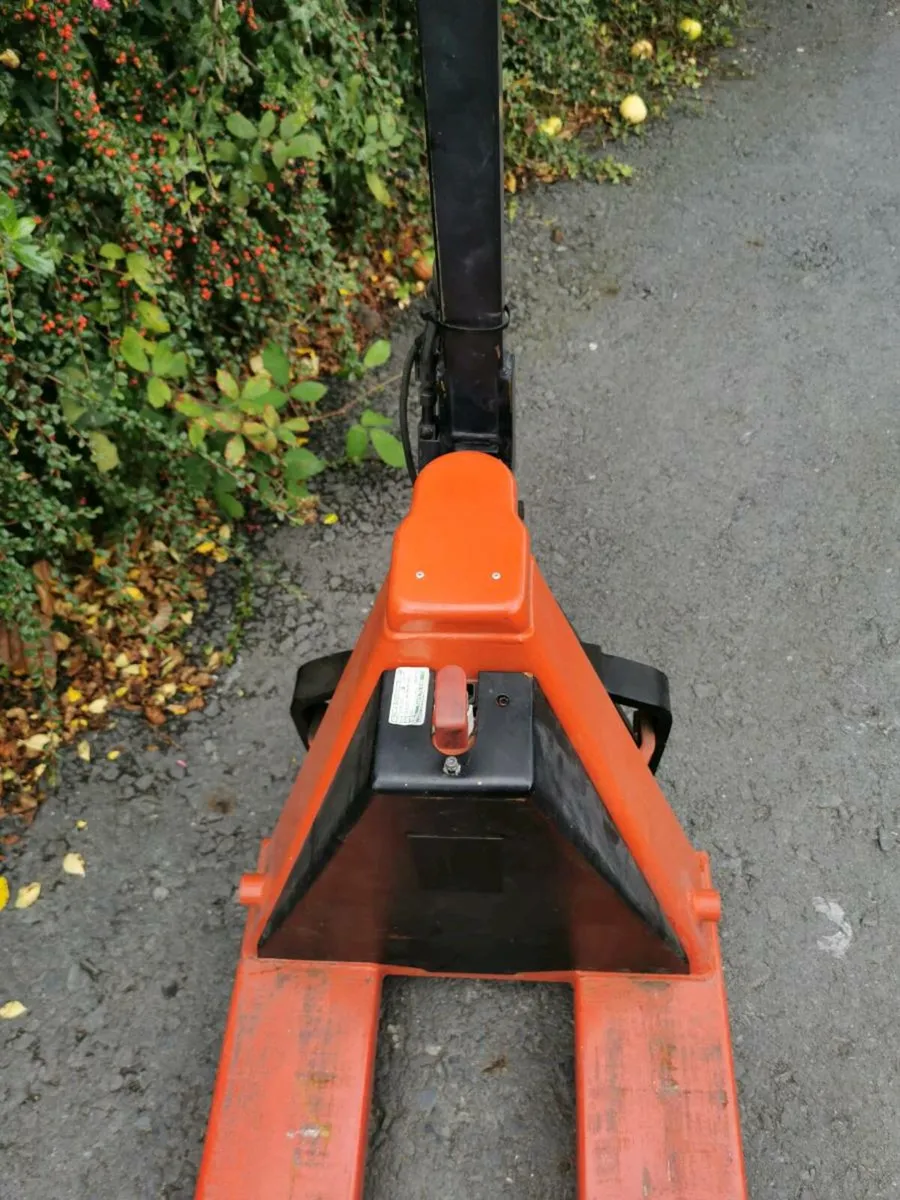 Toyota Electric Pallet Truck - Image 4