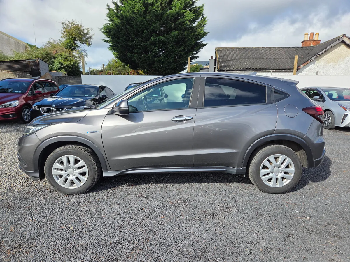 Honda Vezel 1.5L Hybrid| High-Spec | Low Miles - Image 4