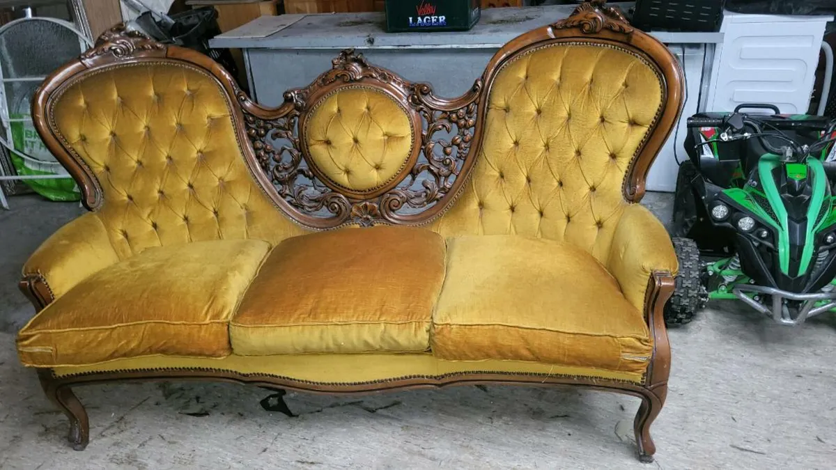 A mogany yellow velvet sofa as new - Image 2