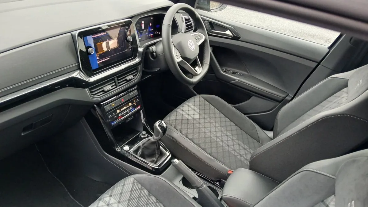 Volkswagen T-Cross R-line 1.0 TSI 116HP  rear Vie - Image 3