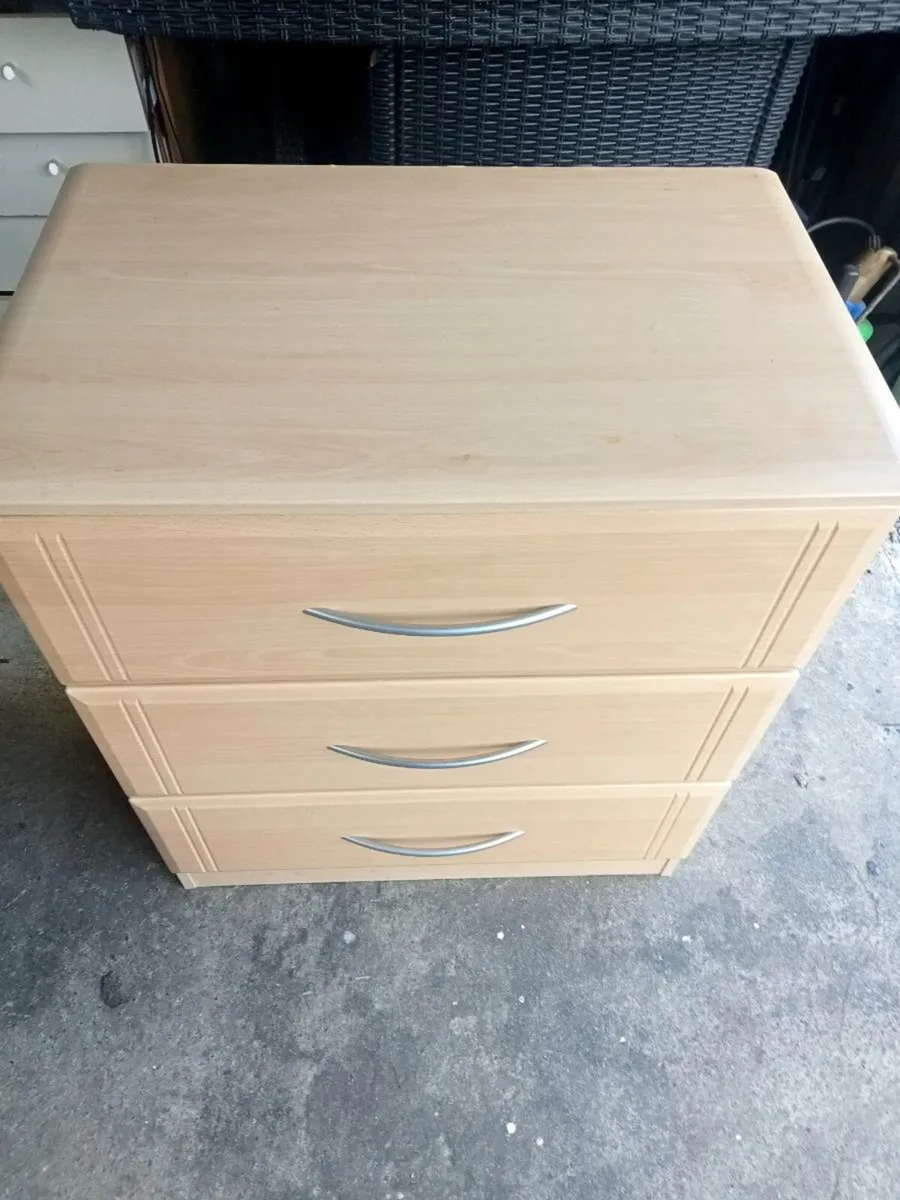 Three drawer chest - Image 1