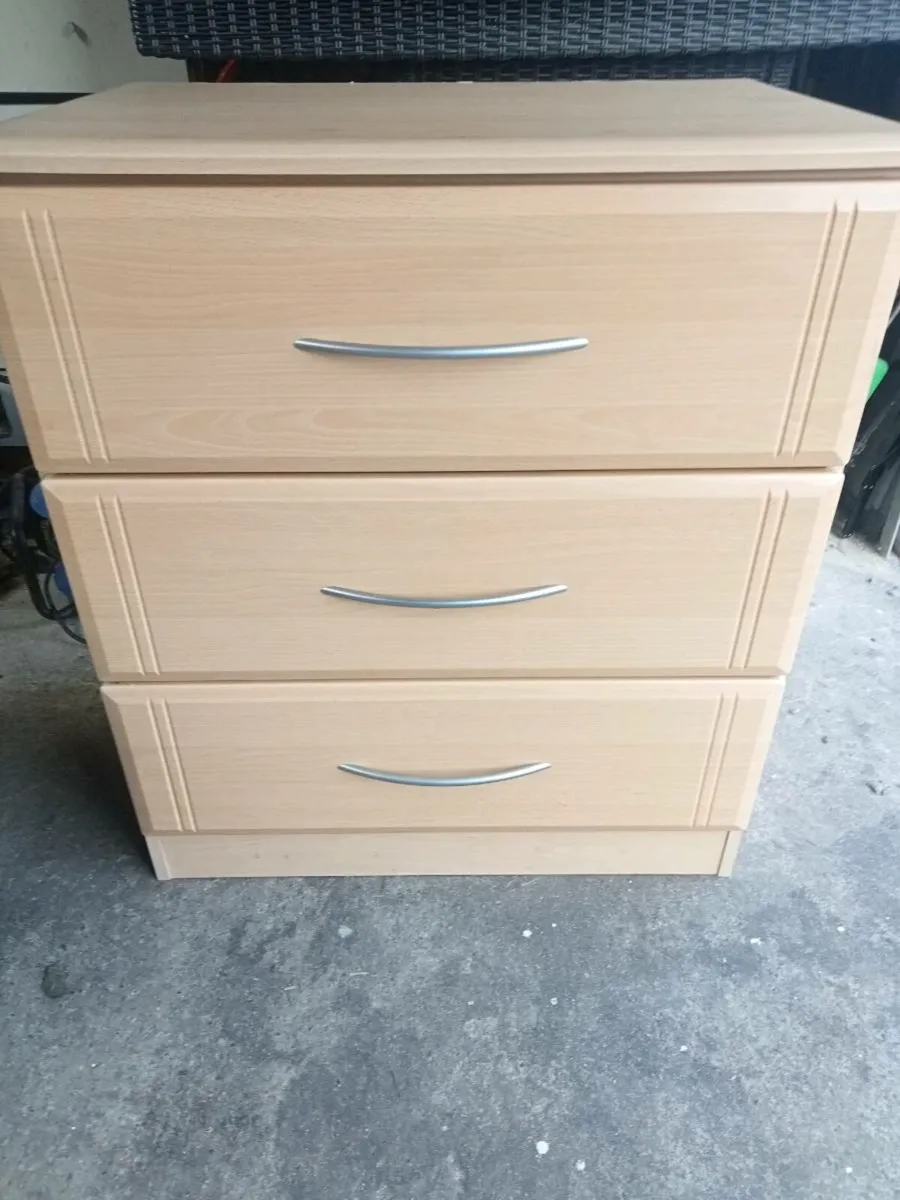 Three drawer chest - Image 4