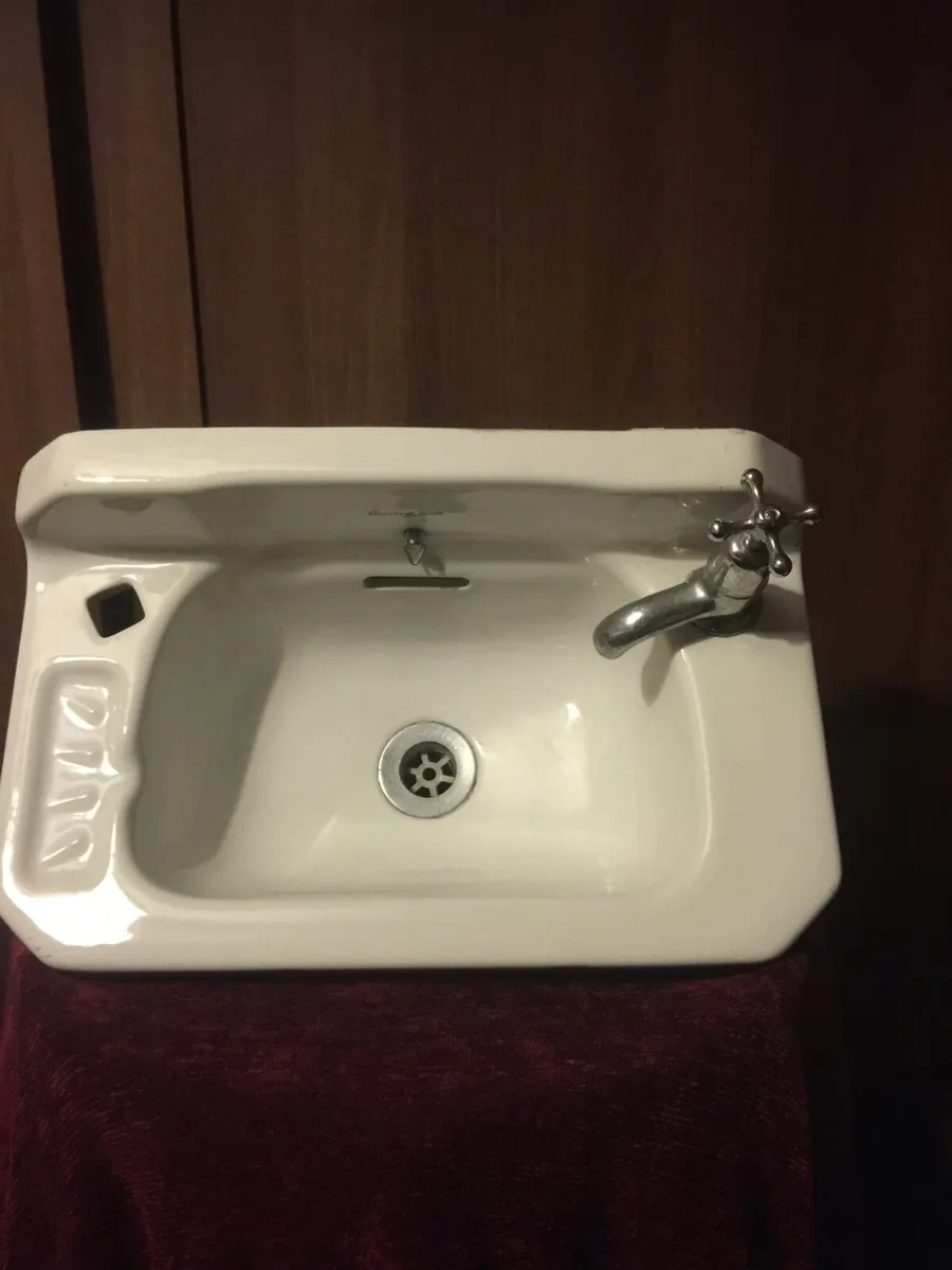 Vintage Armitage sink - Image 2
